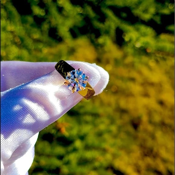 Solid 14k gold 2.5ct moissanite ring - Picture 7 of 9